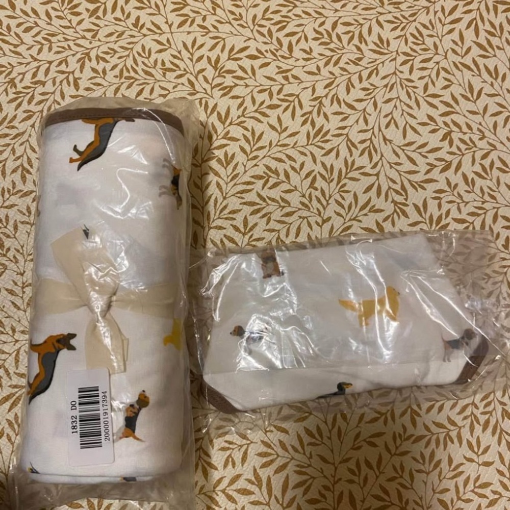Kyte baby swaddle and bib set